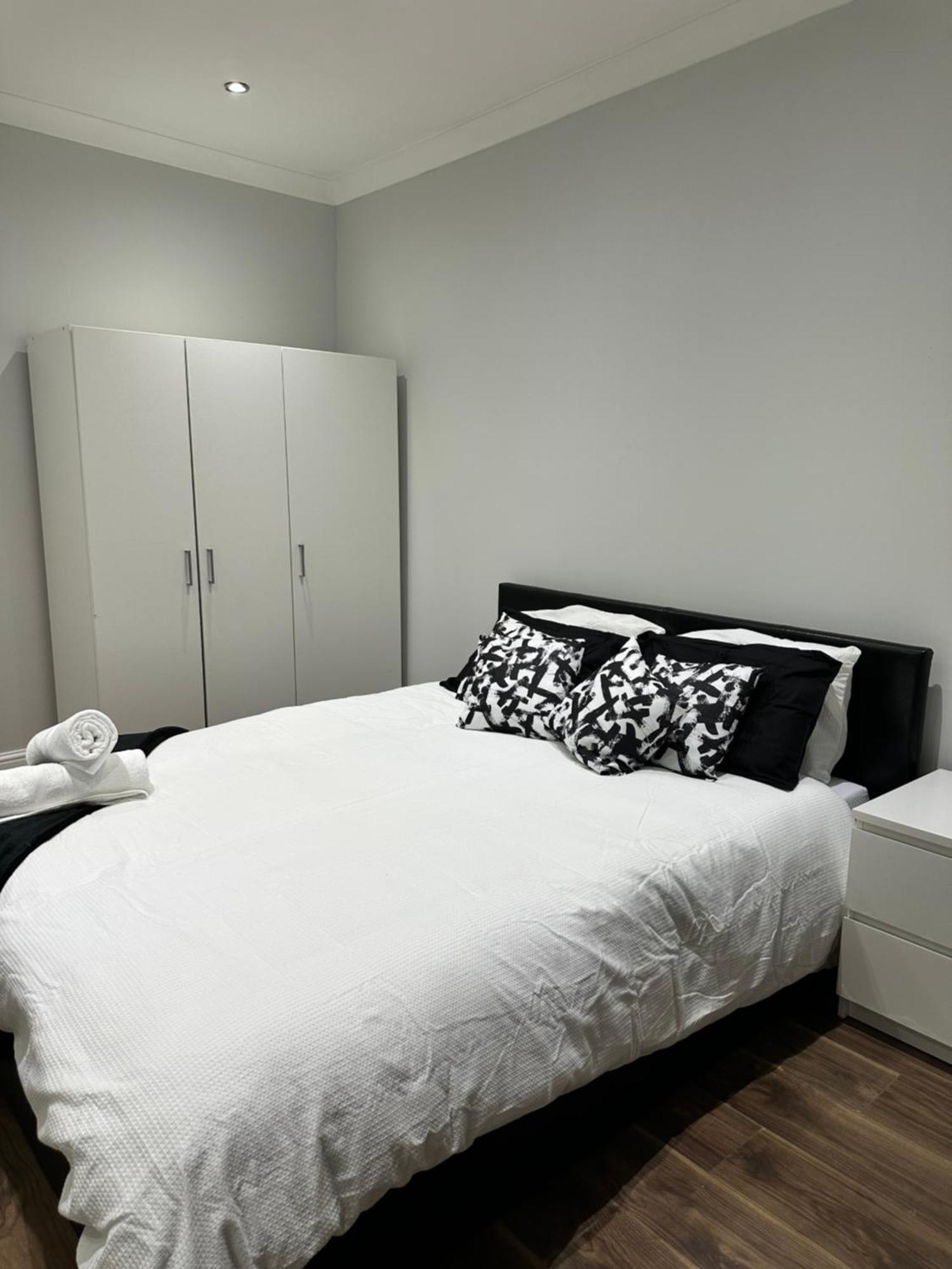 Casa de hóspedes Black & White Double Bedroom
